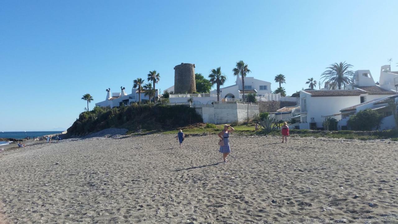 Beach-front Bahia Dorada Ferienhaus Estepona